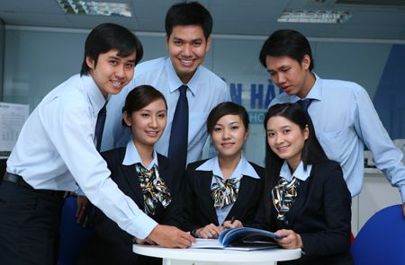 Làm đồng phục công sở, thiết kế theo yêu cầu
