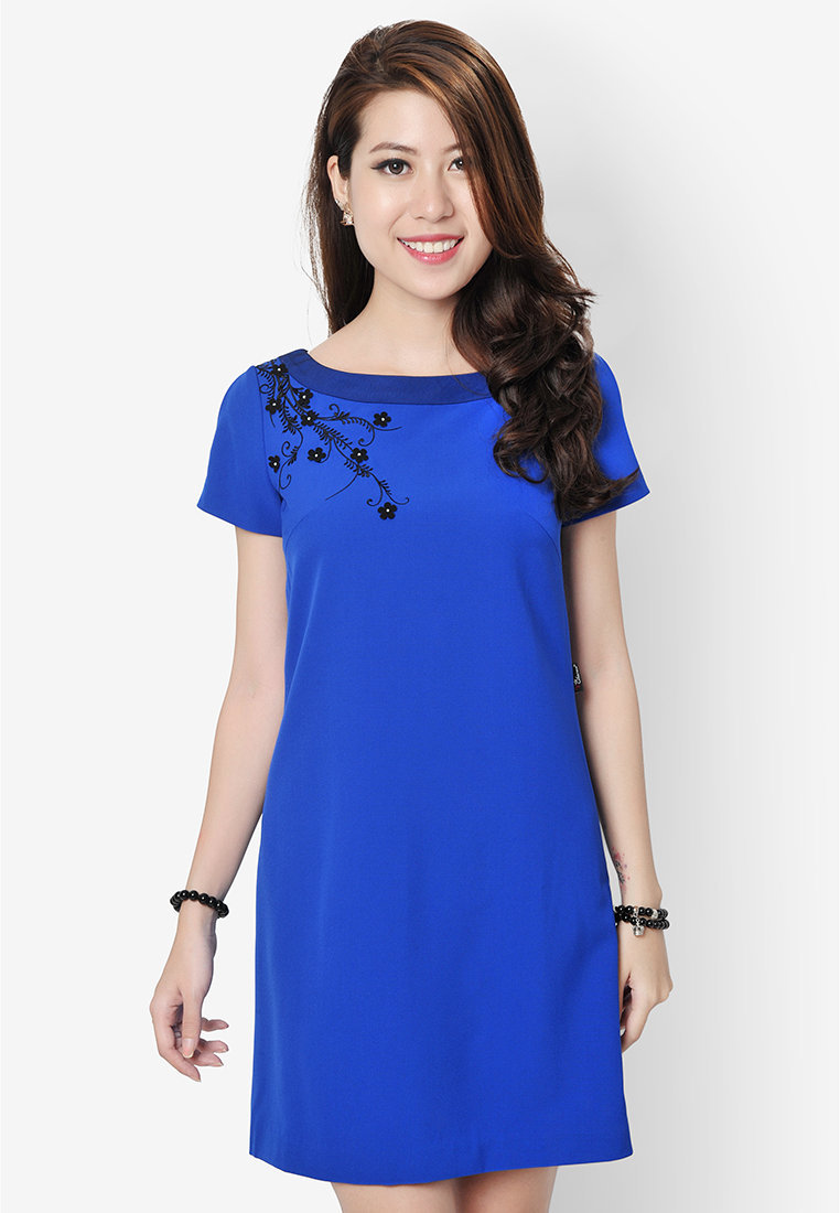 Đầm thêu hoa lệch 1 vai - Xanh indigo - M