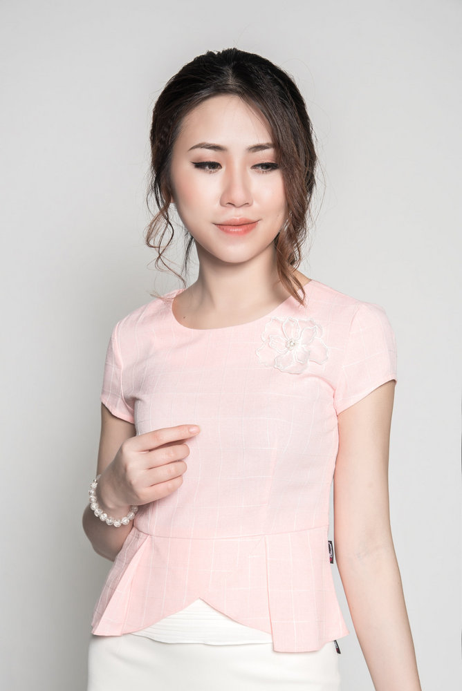 Sơ mi peplum phối ren dập nhăn - Hồng - L