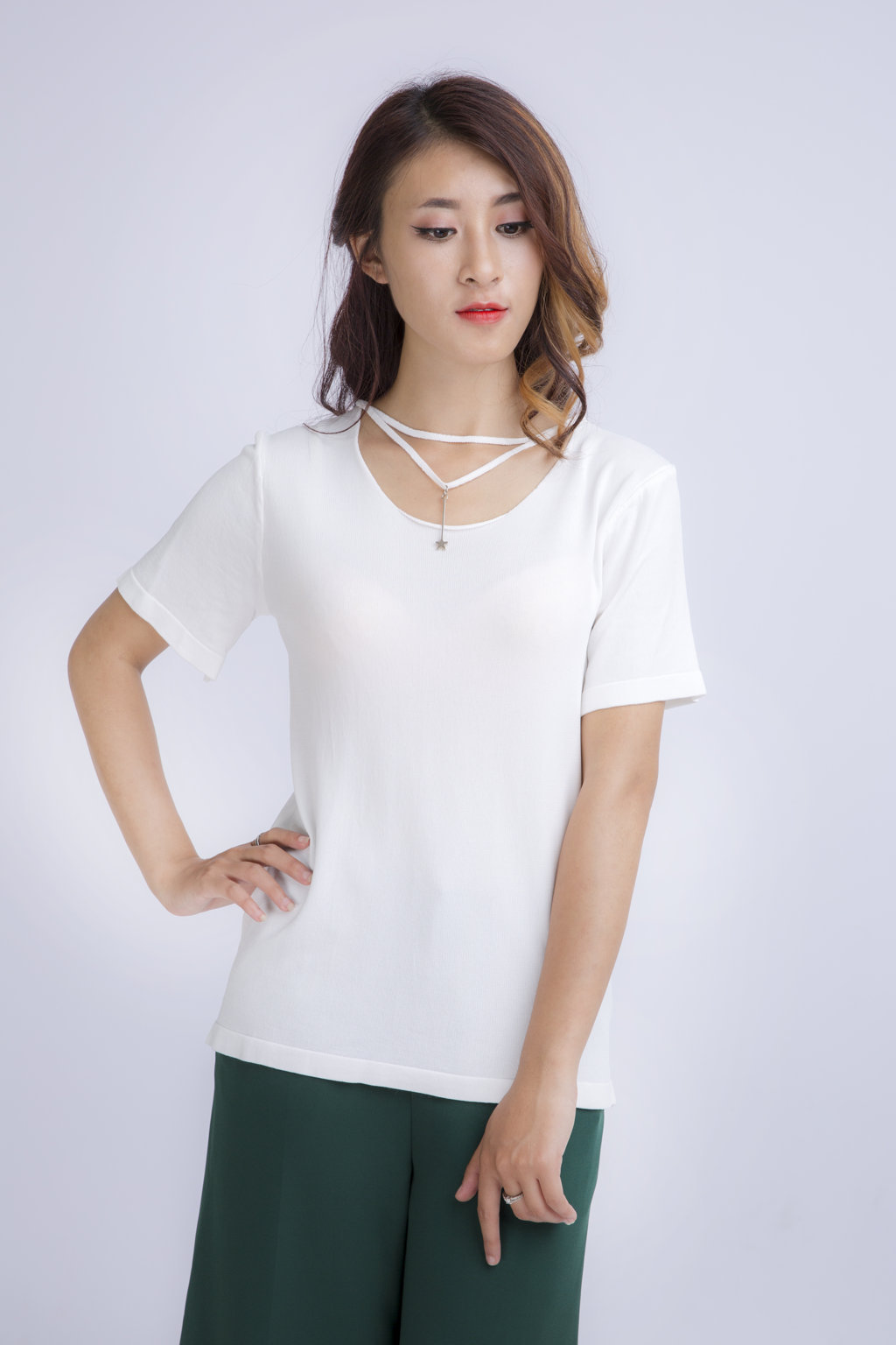 Áo len cổ đan dây - Trắng - Free size