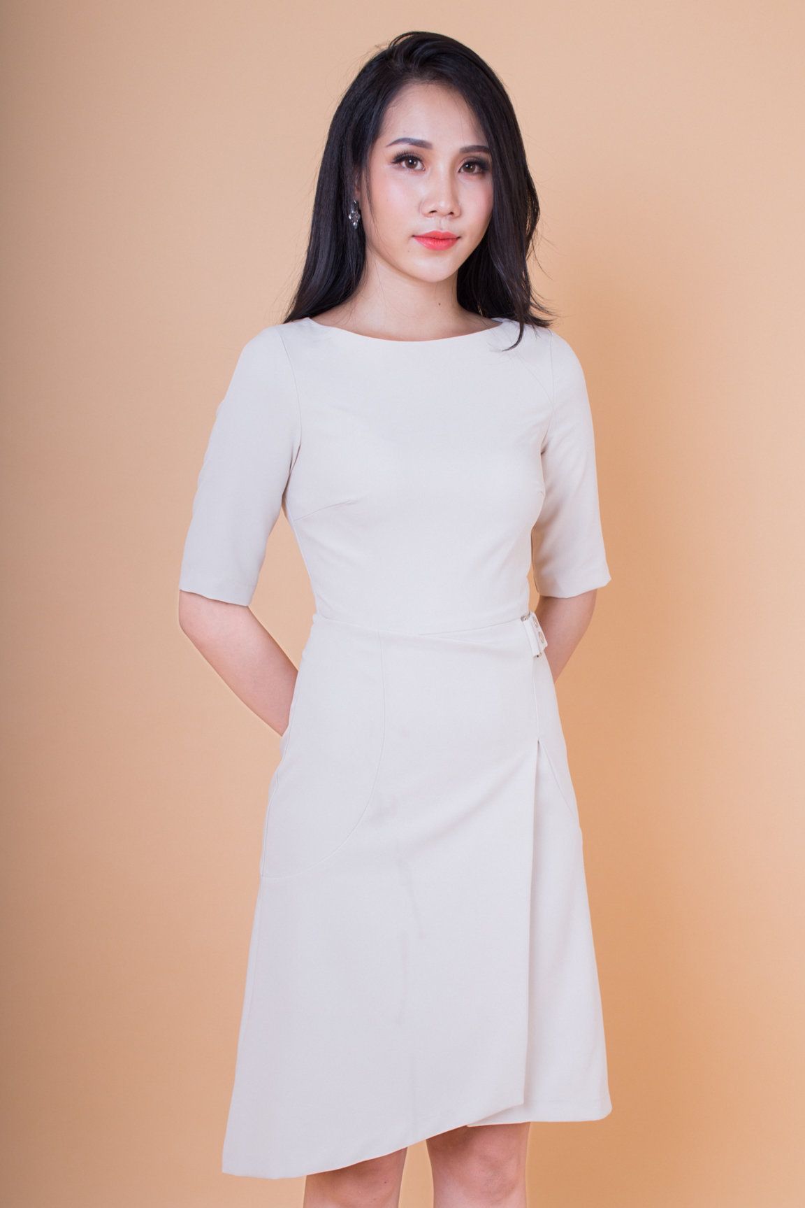 Đầm tay lỡ đai eo lệch bên - Be - L