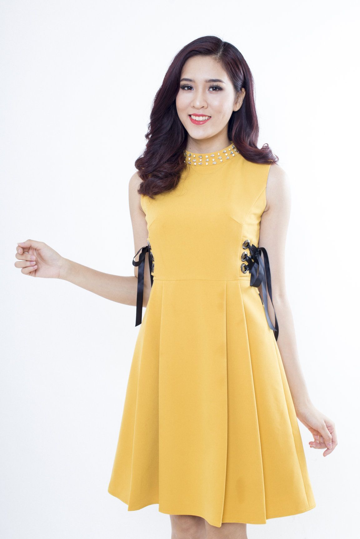 Đầm sát nách eo thắt dây trang trí - Vàng - S