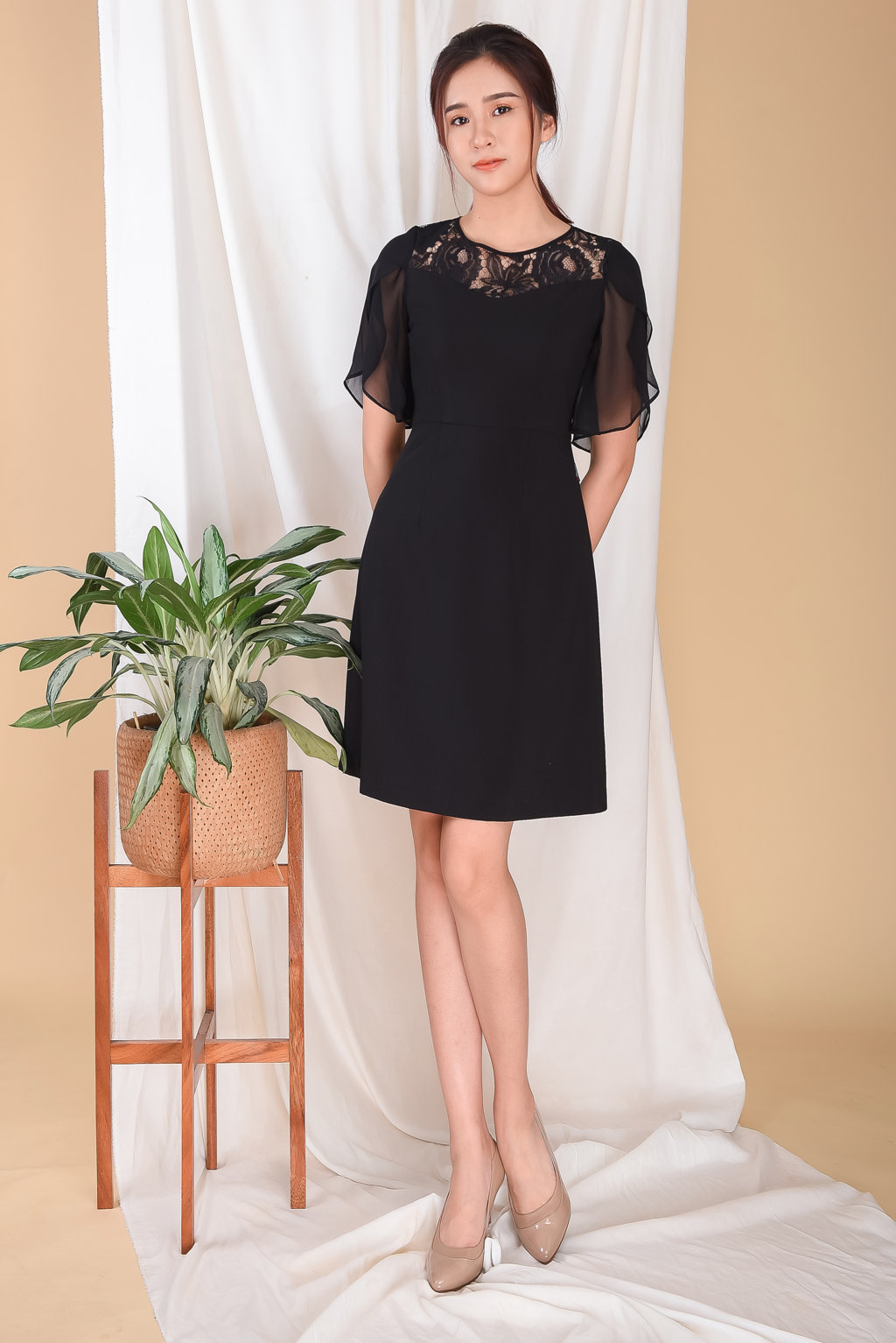 Đầm tay loe cánh hồng - Đen - L