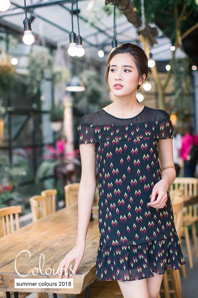 Đầm suông hoa phối vải dập nhăn - Đen - M