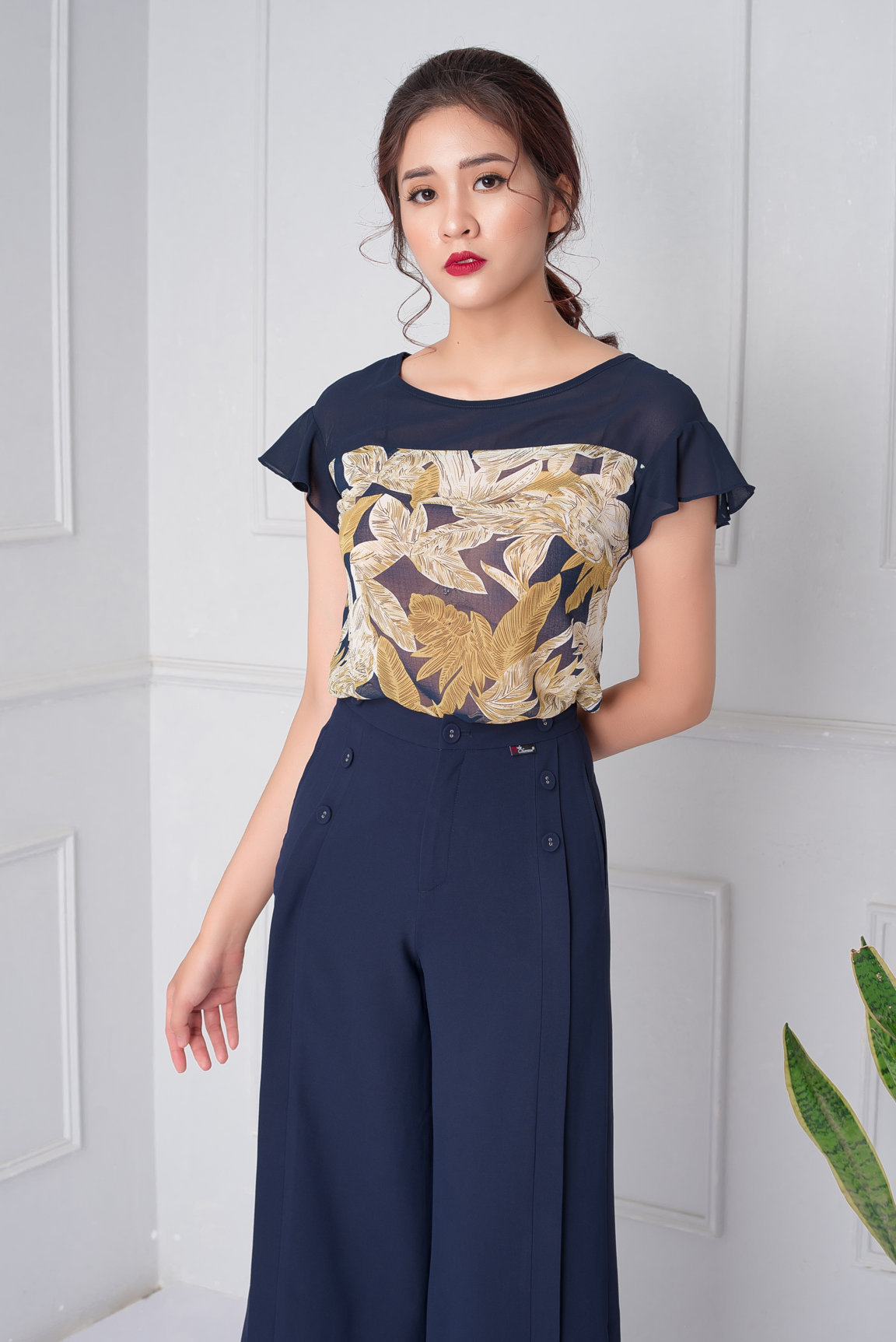 Sơ mi hoa phối tím than