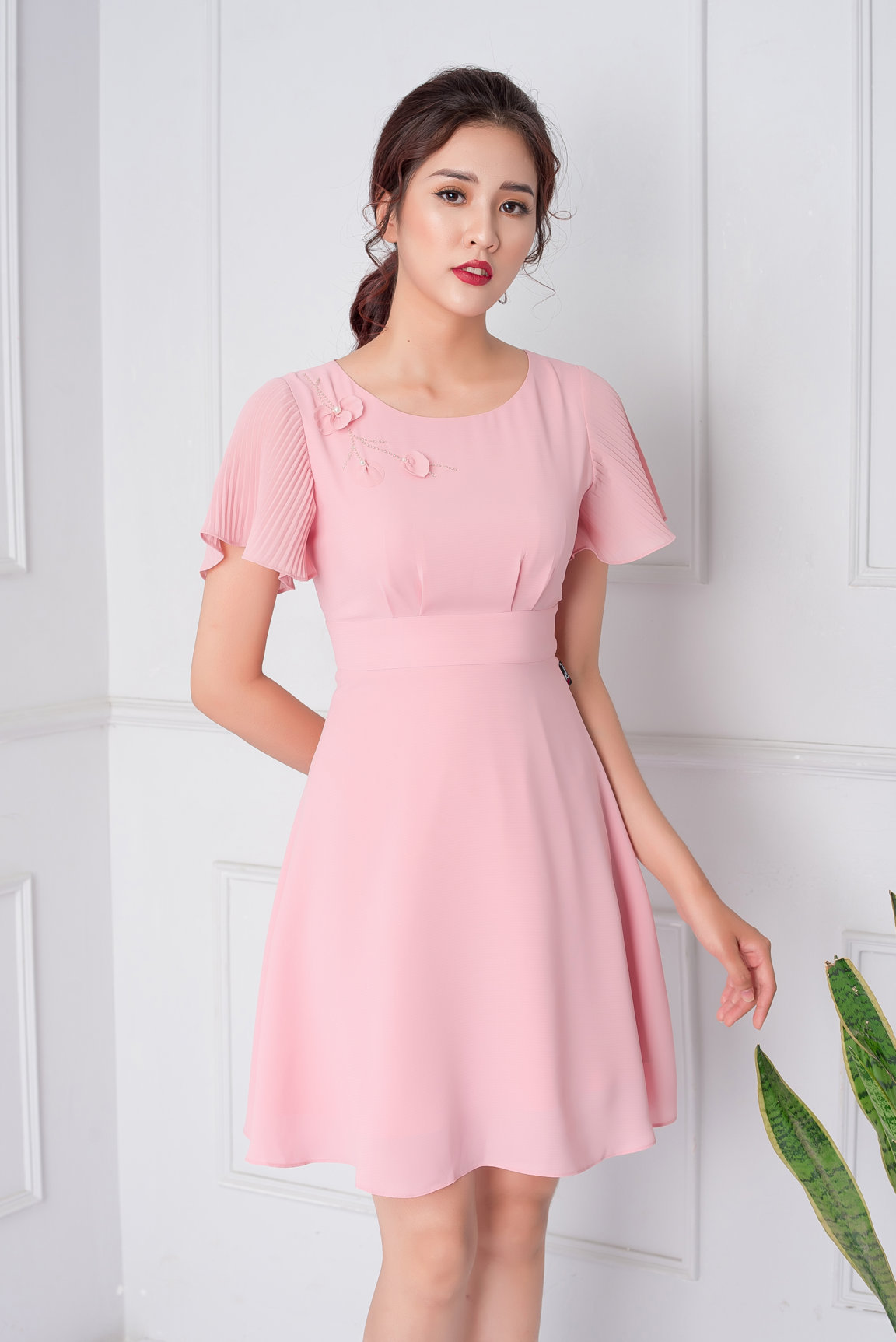 Đầm phối tay eo xếp ly