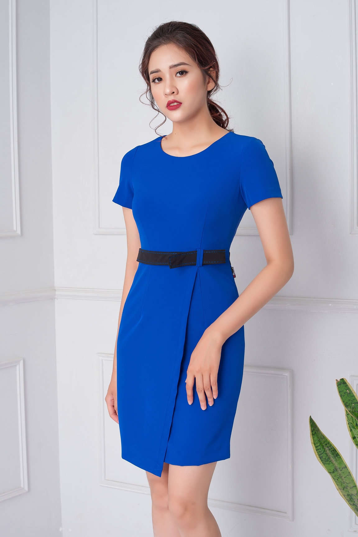 Đầm nơ eo giả bung trang trí