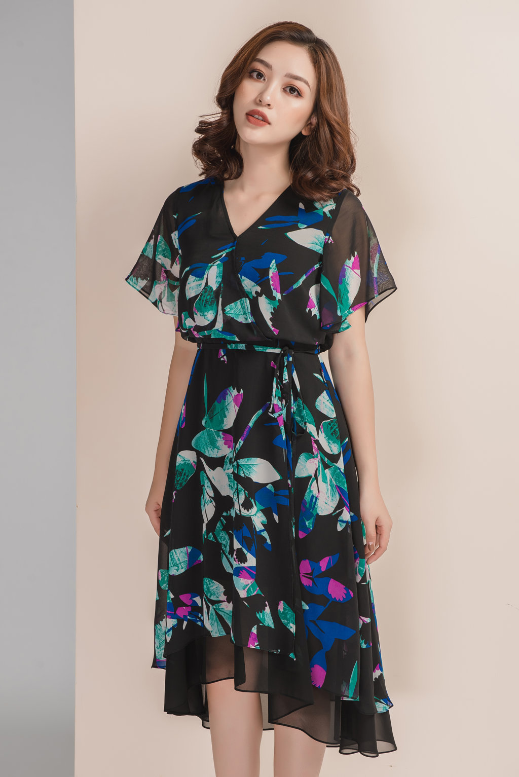 Đầm hoa xẻ trước phối lớp trong - Đen - XL