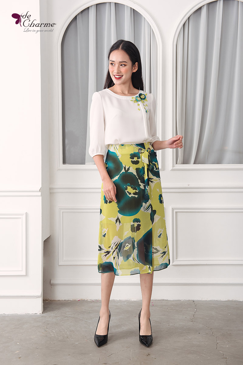 Sơ mi cổ tròn hoa đính - Trắng - L