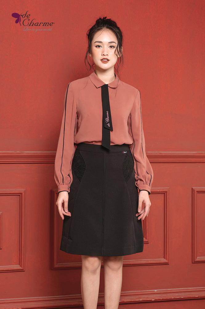 Sơ mi thêu chữ dây buộc - Hồng - S