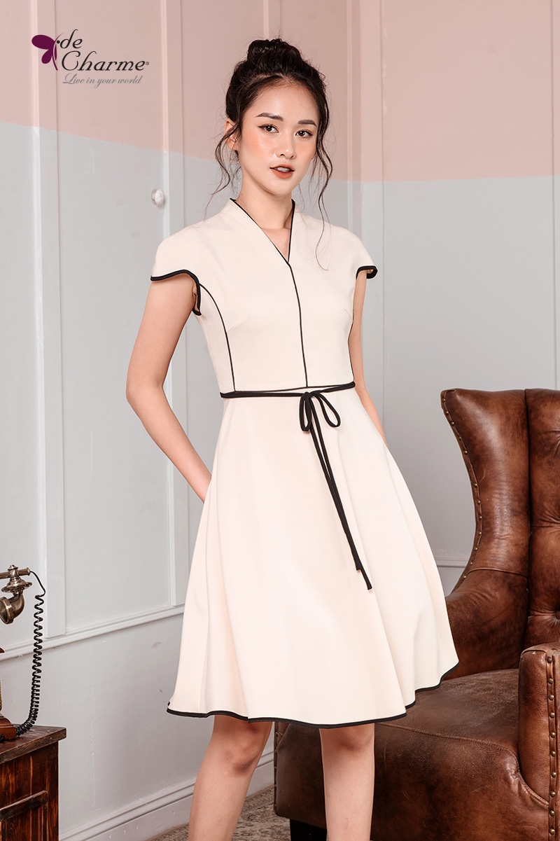 Đầm cổ leo lé phối cúp - Be - M