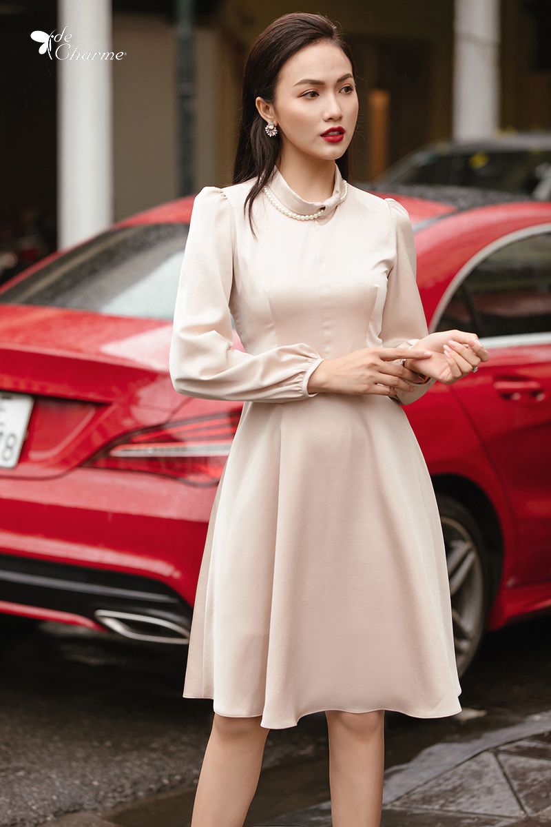 Đầm xòe cổ cài dây hạt trai - Be - L