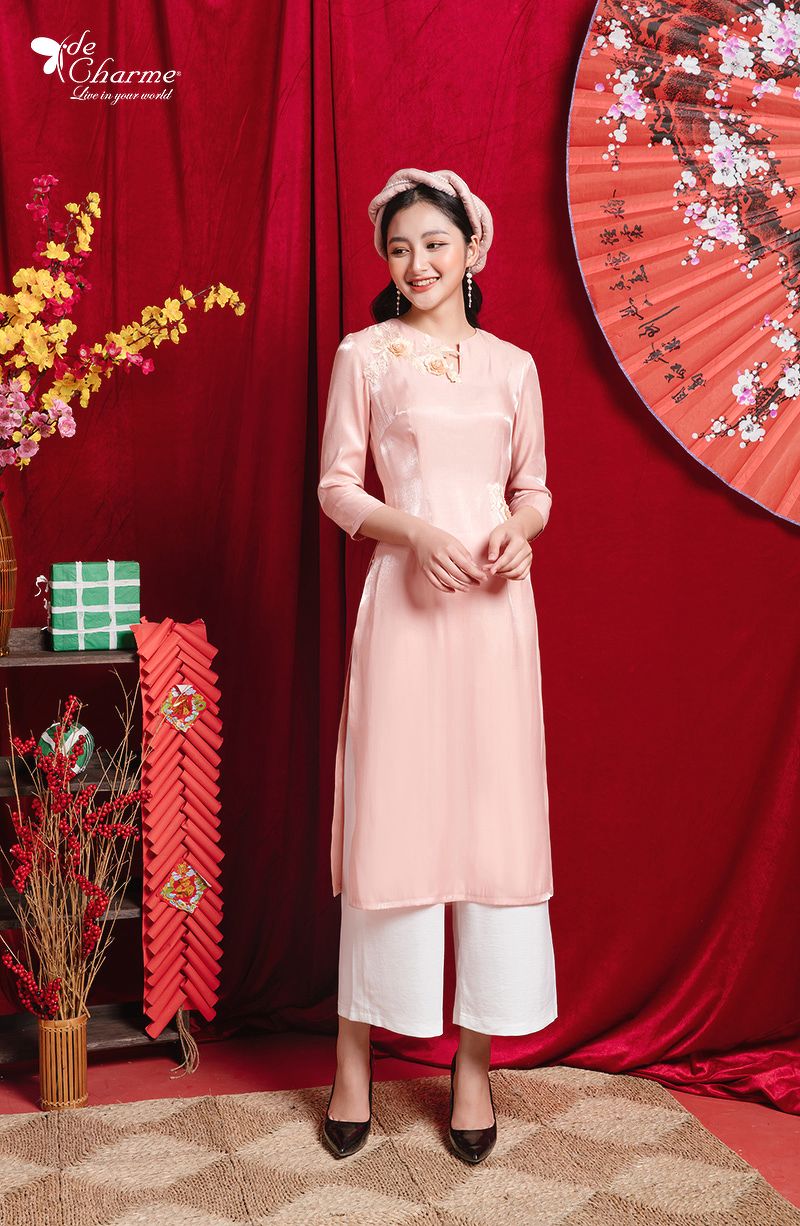 Áo dài cổ tròn xẻ V đính hoa - Be - L