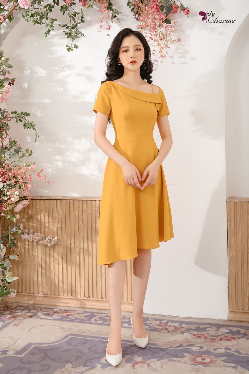 Đầm gấu lệch bèo cổ - Vàng - M