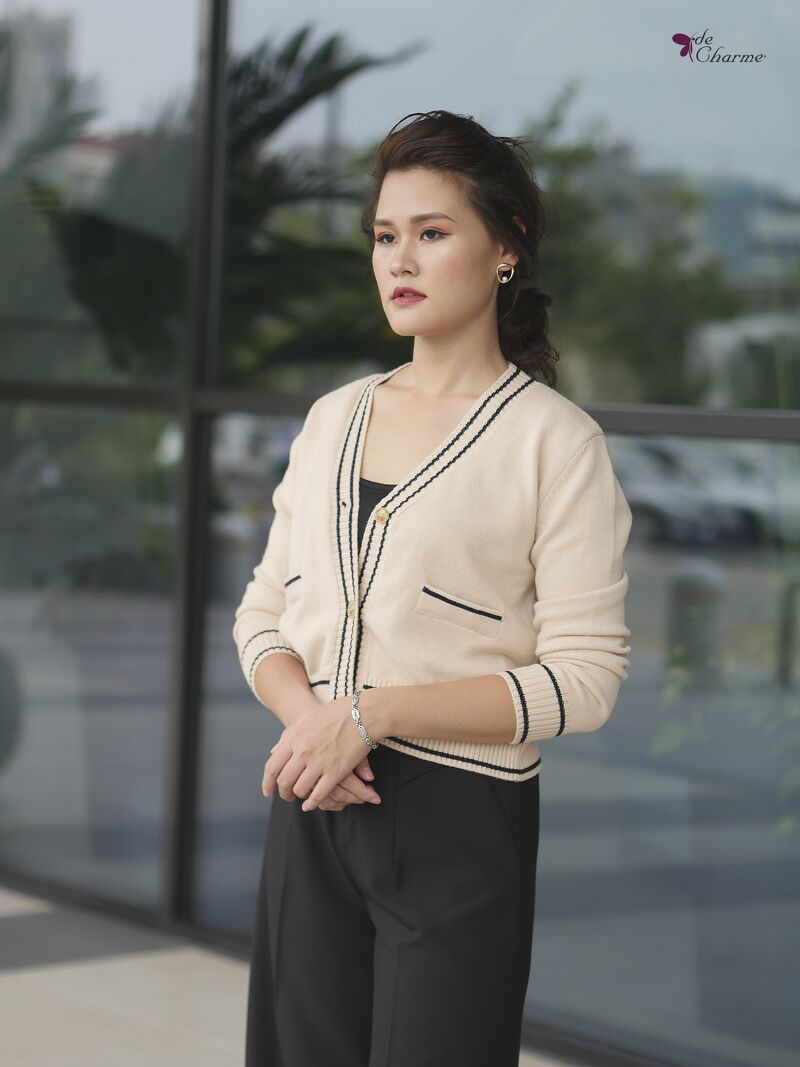 Áo len cổ tim túi giả (Next) - Đen - S