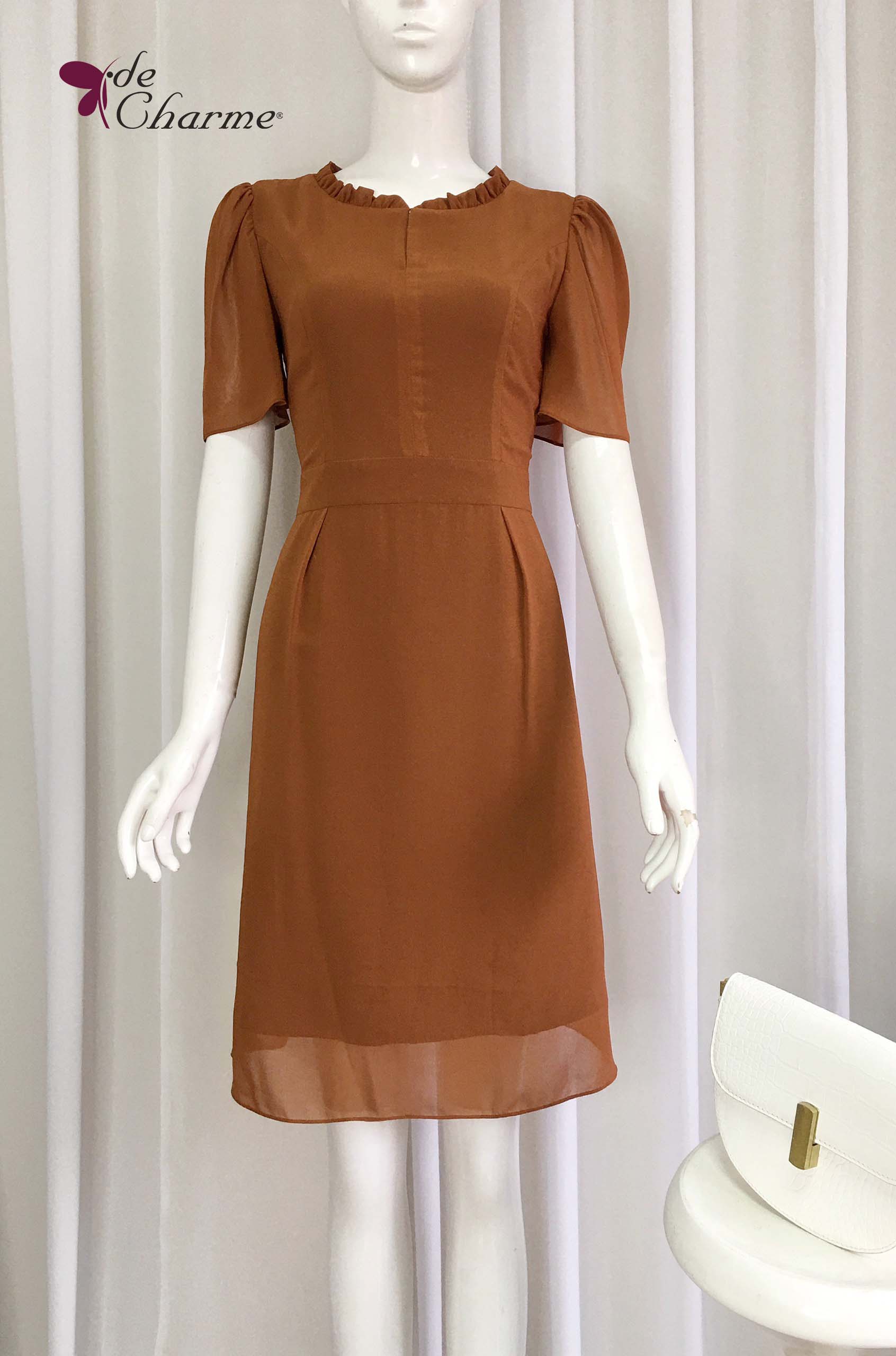 Đầm cổ bèo xẻ ngực tay lơi - Nâu - S