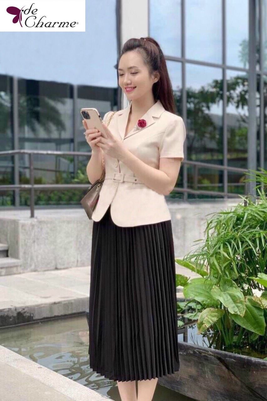 Vest ngắn tay hoa cài cổ K - Be - S