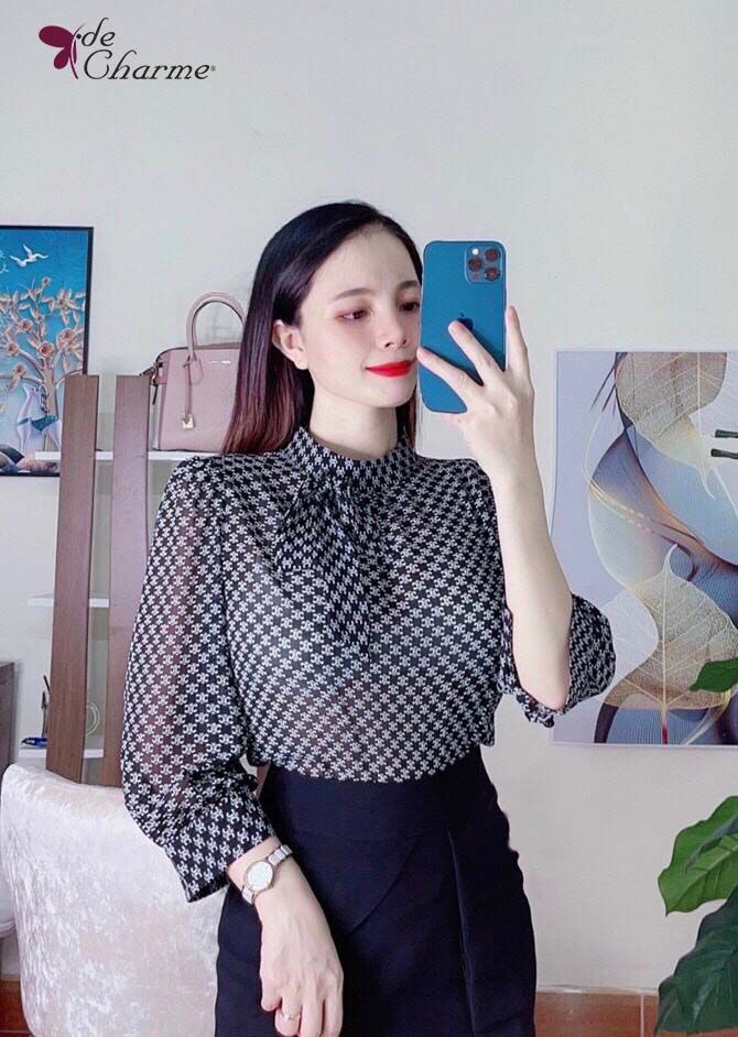 Sơ mi họa tiết tay lỡ cổ leo - Đen - M