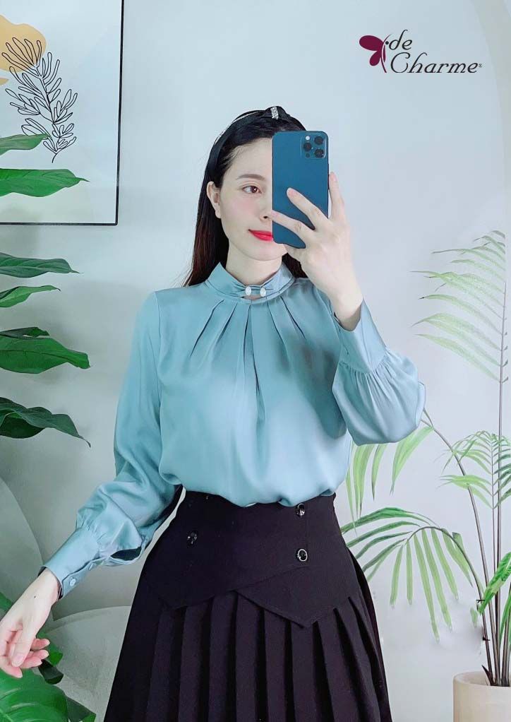 Sơ mi cổ xếp đính ngọc