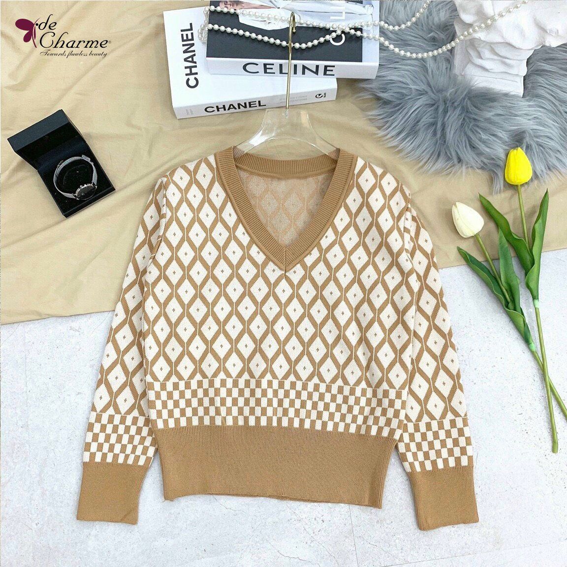 Áo len cổ V họa tiết trám - Nâu - Free size