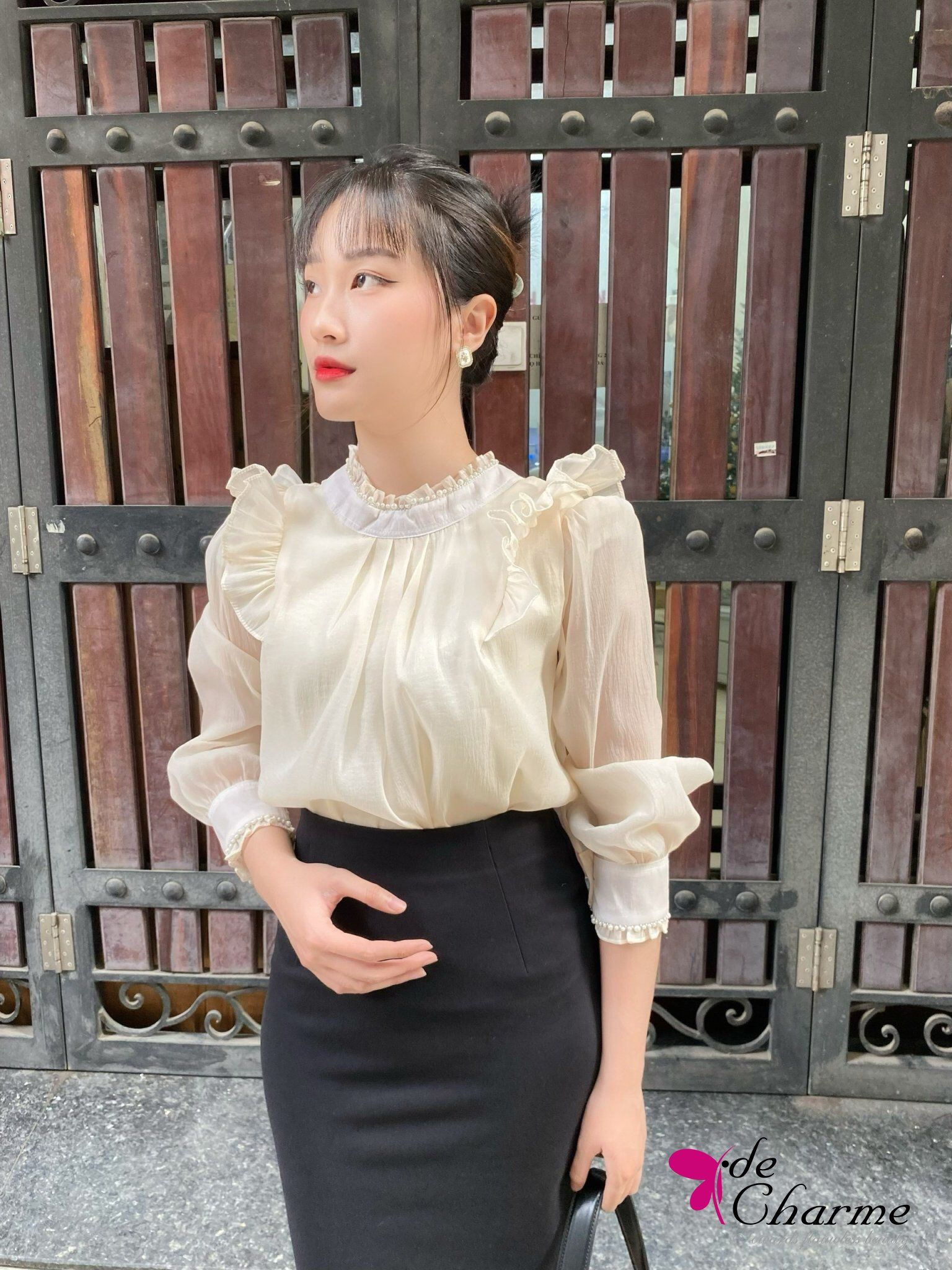 Sơ mi tơ cổ bèo viền trai - Be - S