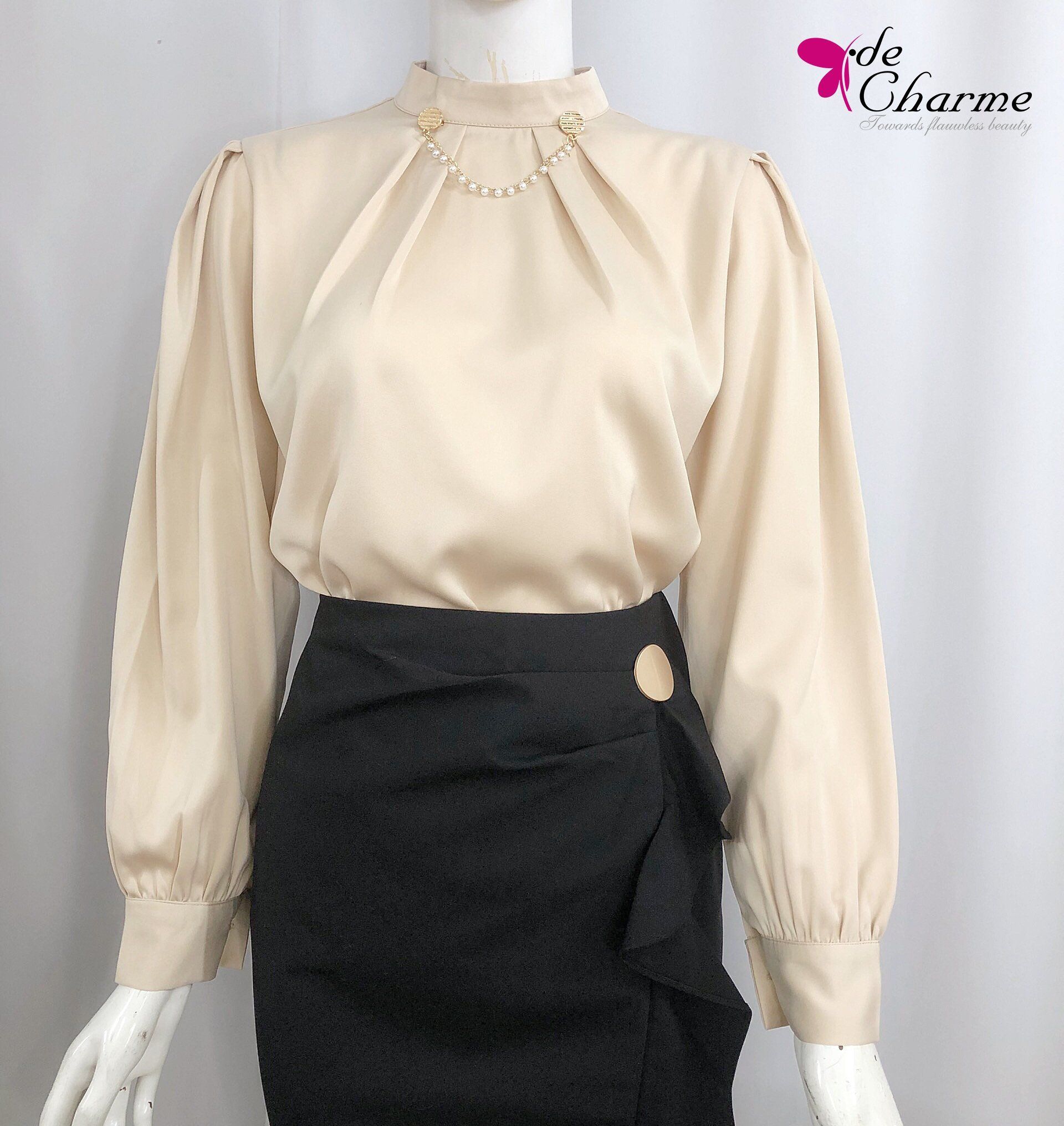 Sơ mi lụa cổ xếp cài dây xích - Be - Free size