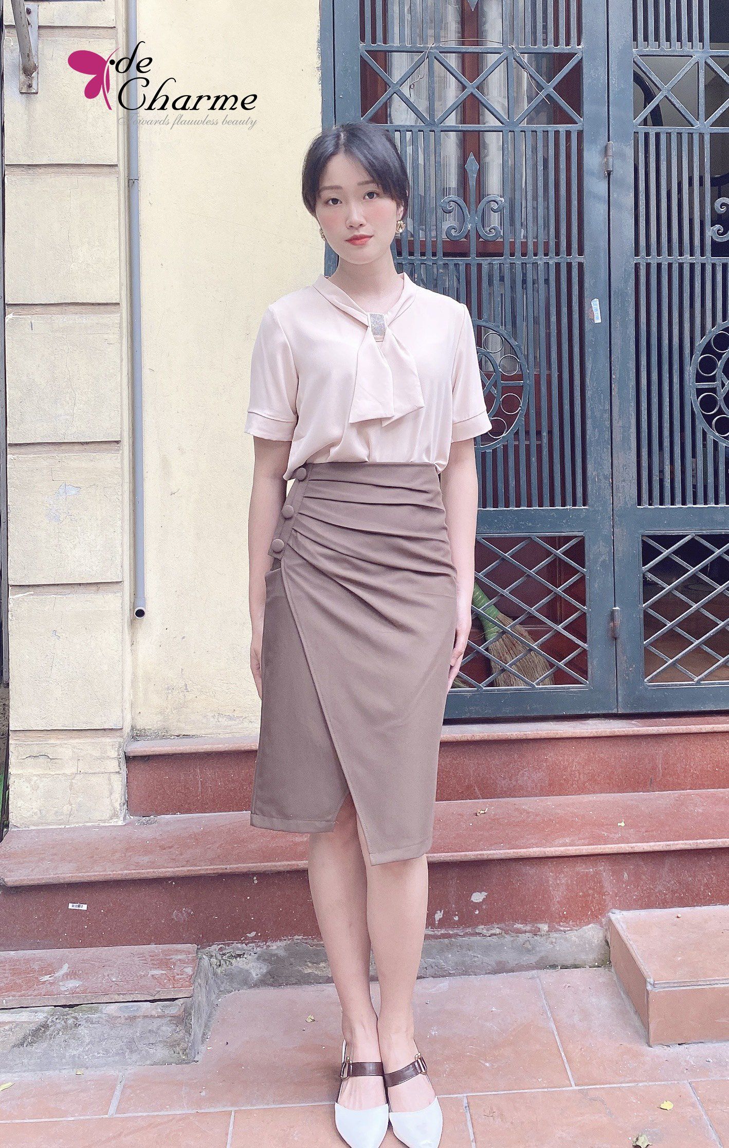 Sơ mi cổ nơ đá - Be - M