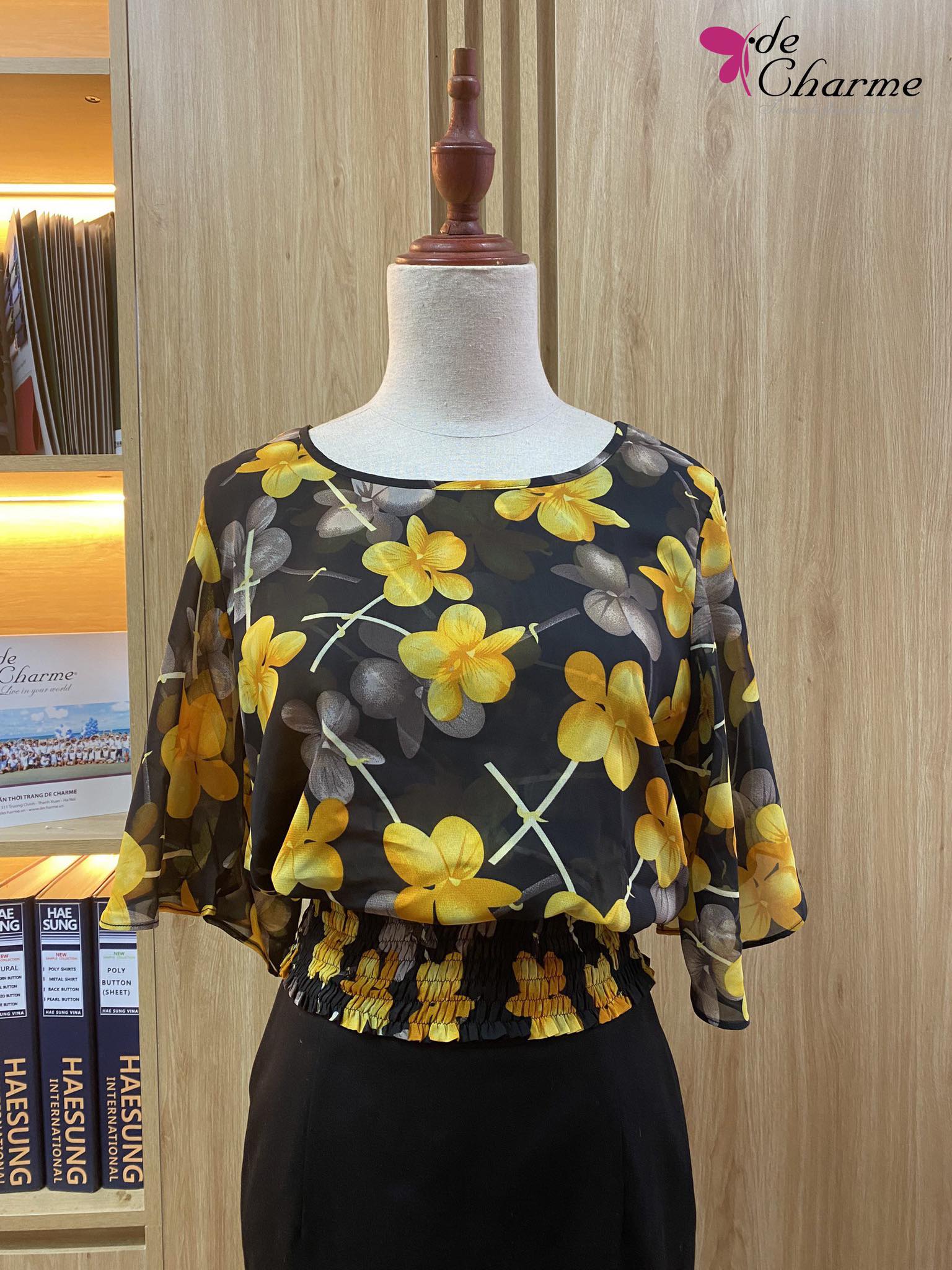 Sơ mi họa tiết chun eo tay loe - Vàng - Free size
