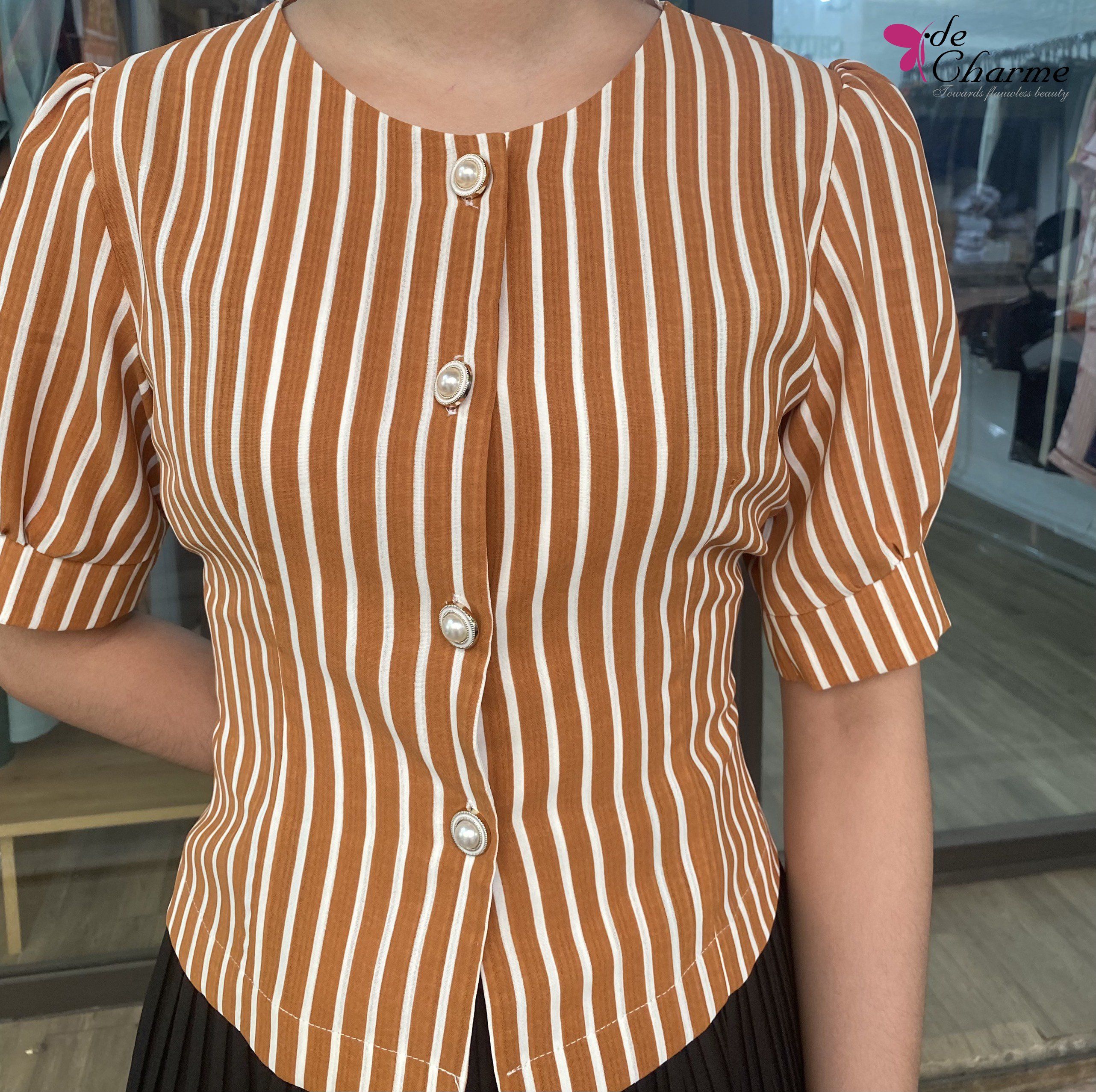 Sơ mi croptop kẻ tay bồng cúc trai - Cam - S
