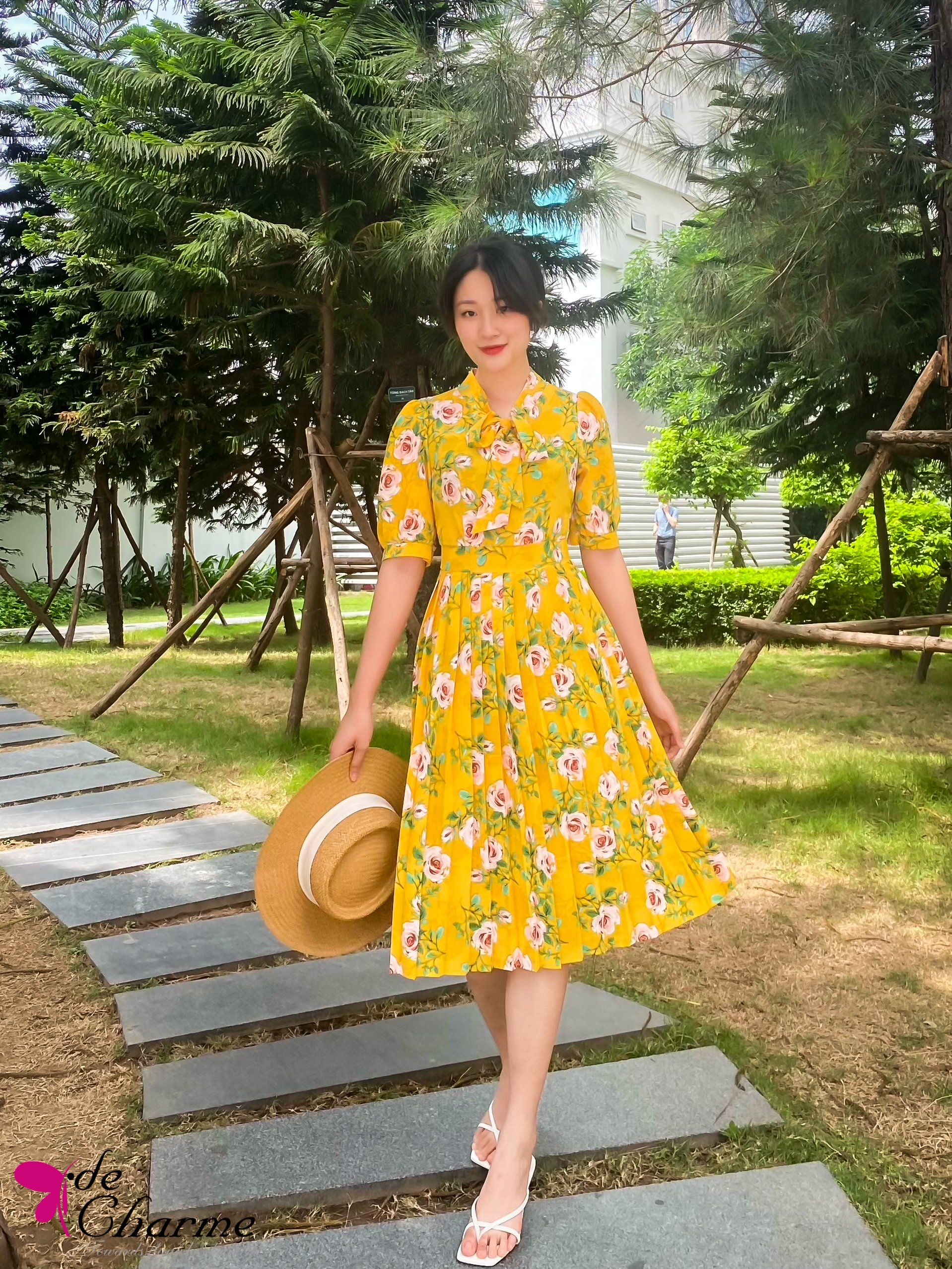 Đầm hoa xòe xếp ly cổ nơ - Vàng - S