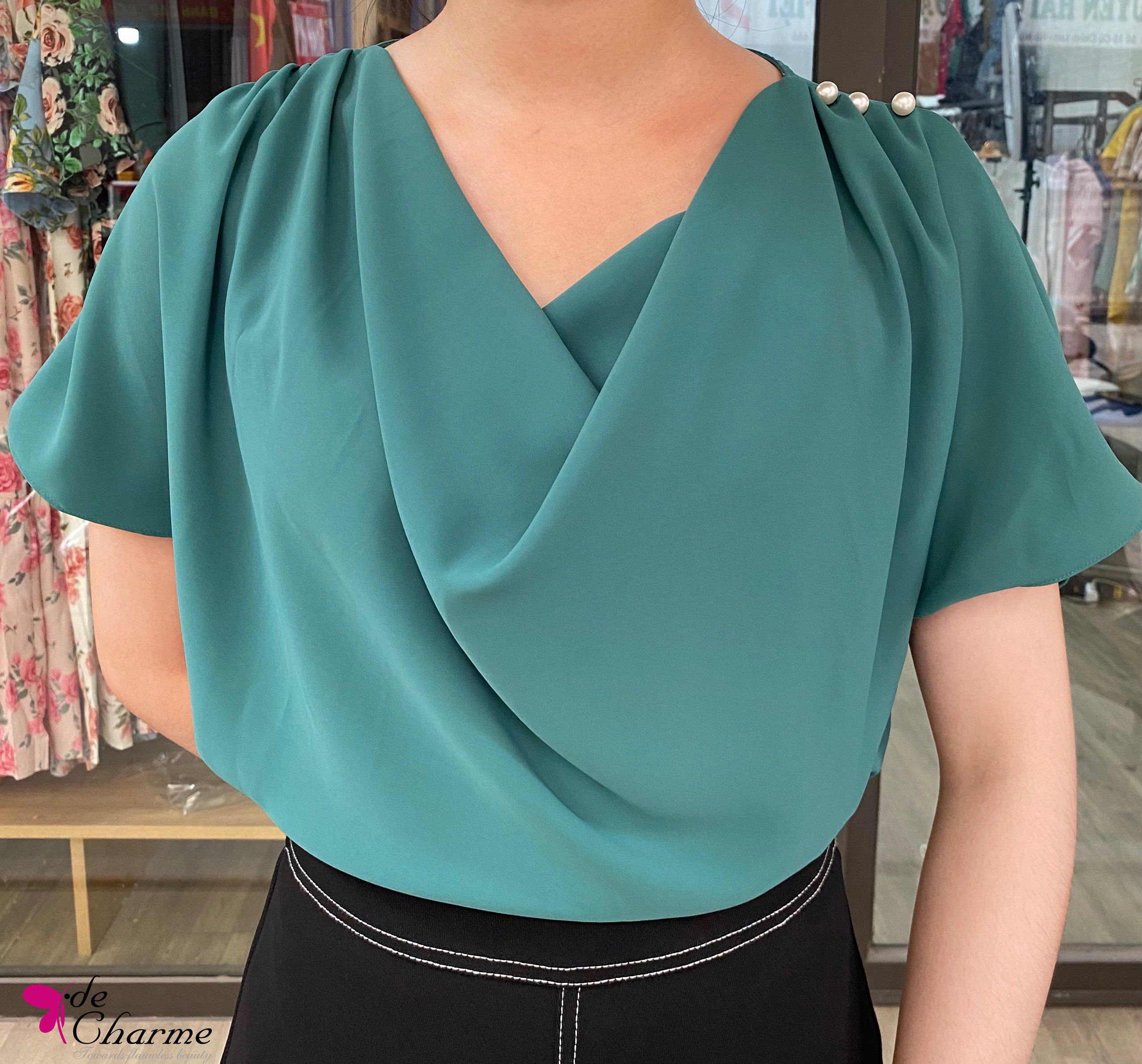 Sơ mi cổ đổ vai chờm đính trai - Xanh lá cây - S