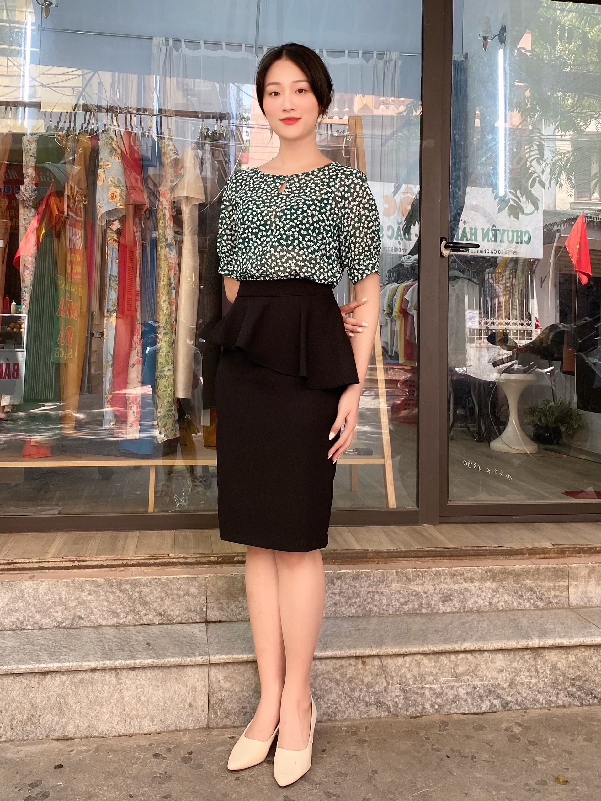 Chân váy bút chì bèo lệch - Đen - S