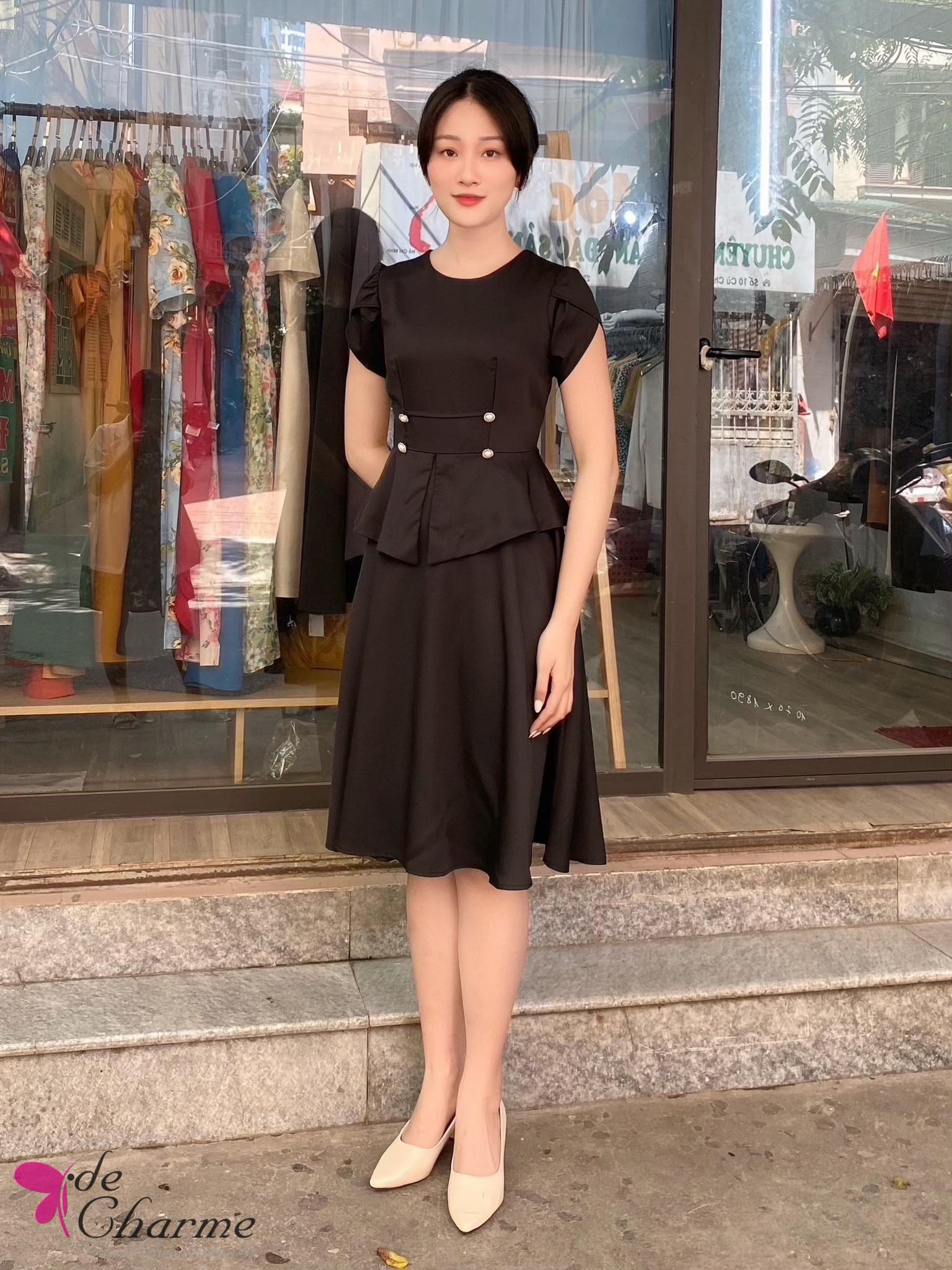 Đầm xòe peplum cài hoa - Đen - M