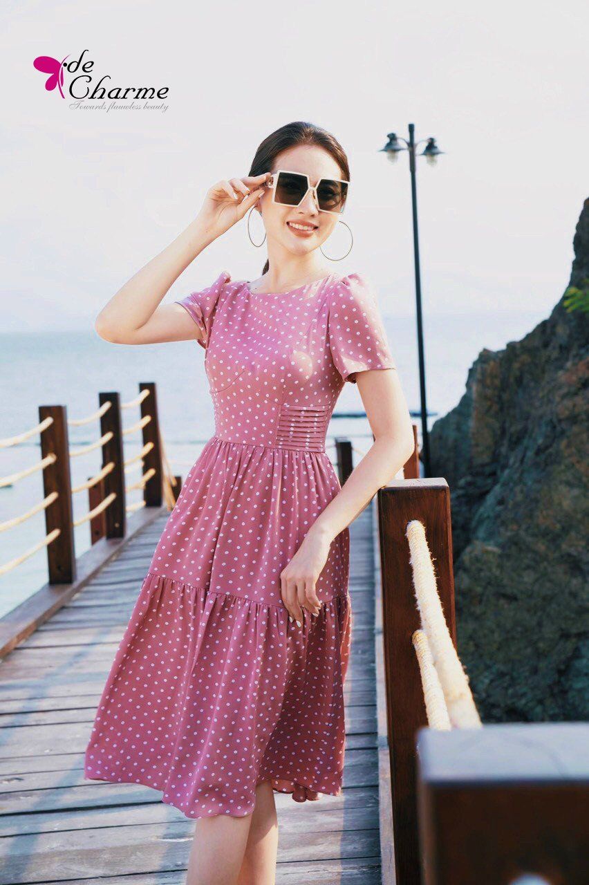 Đầm bi đuôi cá xếp mí eo - Hồng - M
