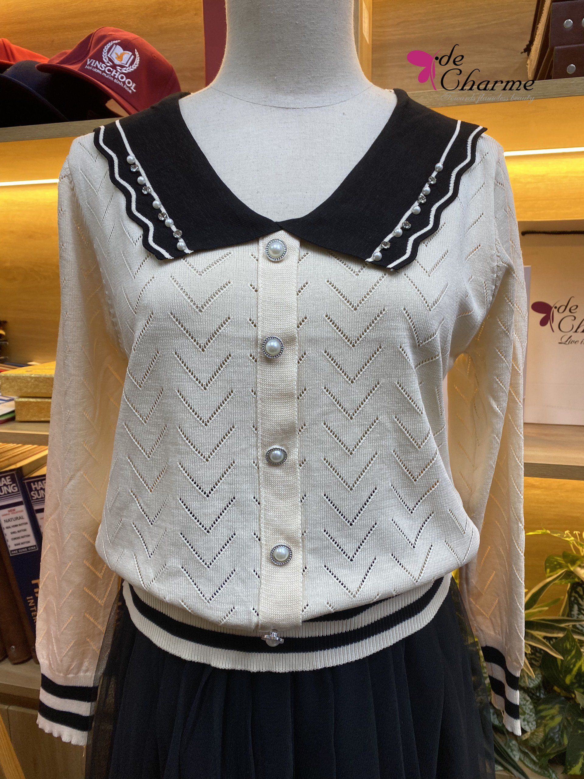 Áo len cổ lượn đính ngọc - Be - Free size