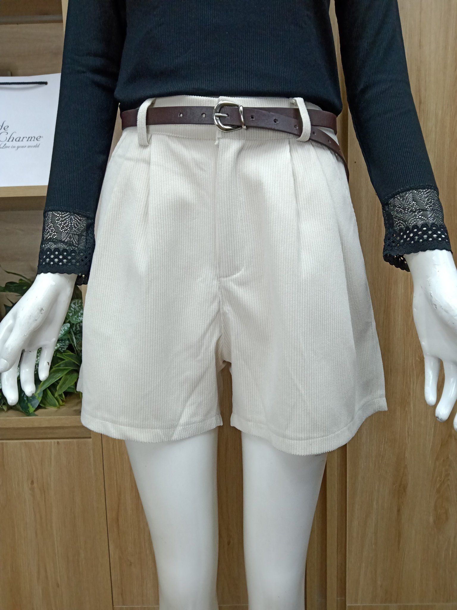 Quần short nhung 2 ly - Be - M