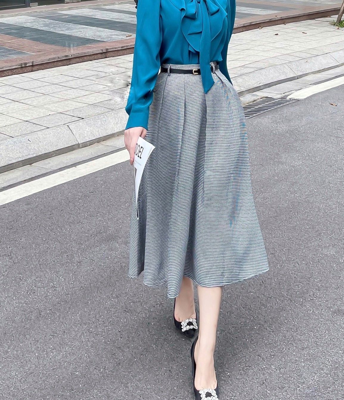CHÂN VÁY XÒE CARO VINTAGE Mã sản phẩm: VN745 Giá sản phẩm: 150,000 đ Chất  liệu: Kate Size: FREE | High waisted skirt, Fashion, Midi skirt