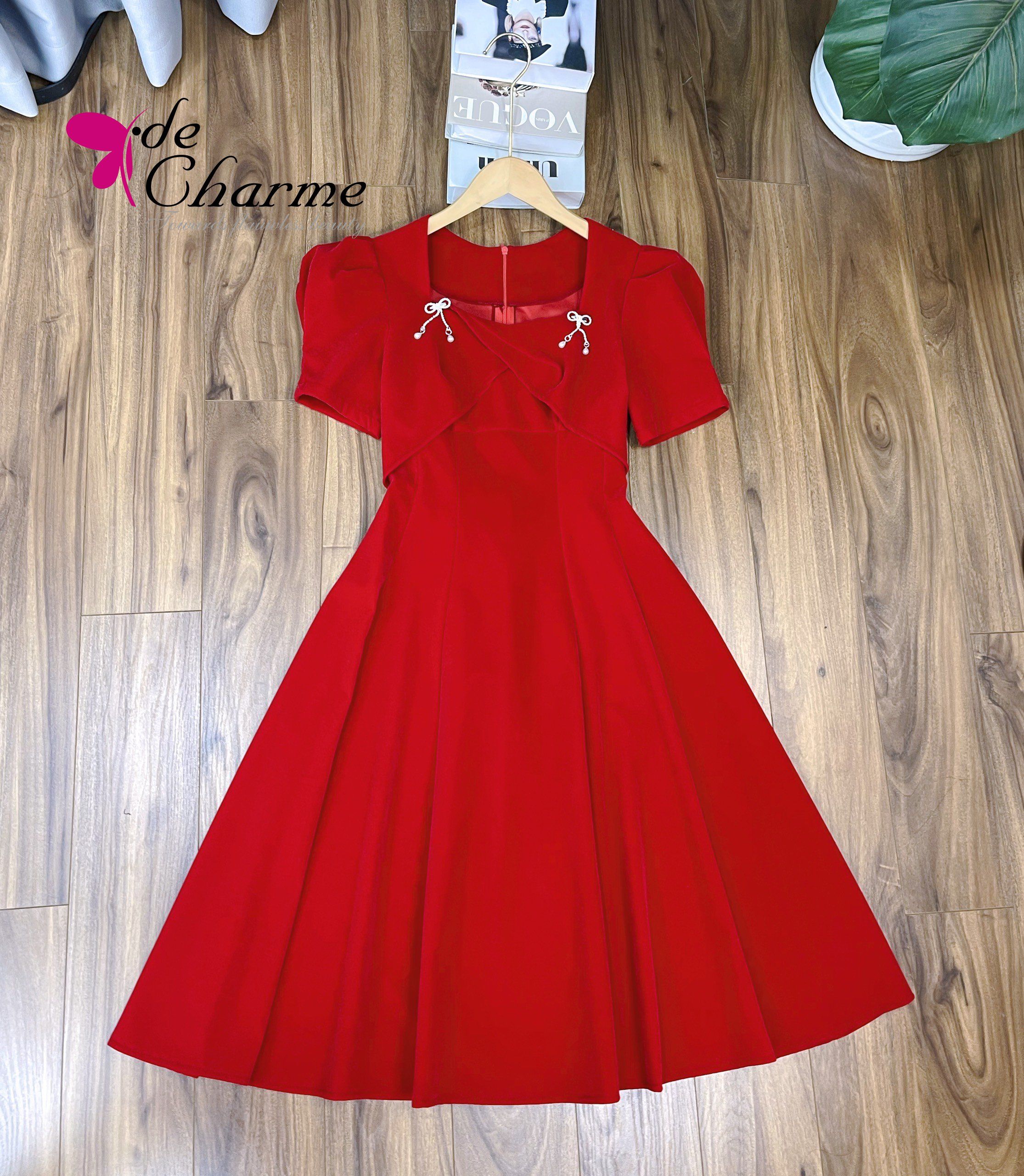 Đầm nhung xòe cổ vuông chéo ngực - Đỏ - S