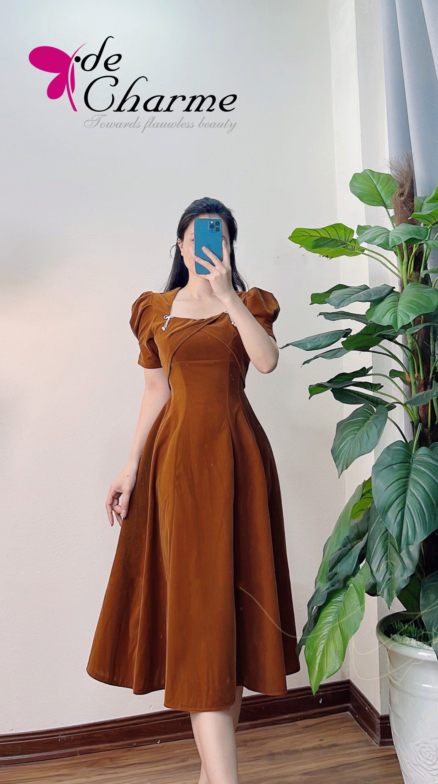 Đầm nhung xòe cổ vuông chéo ngực - Nâu - S