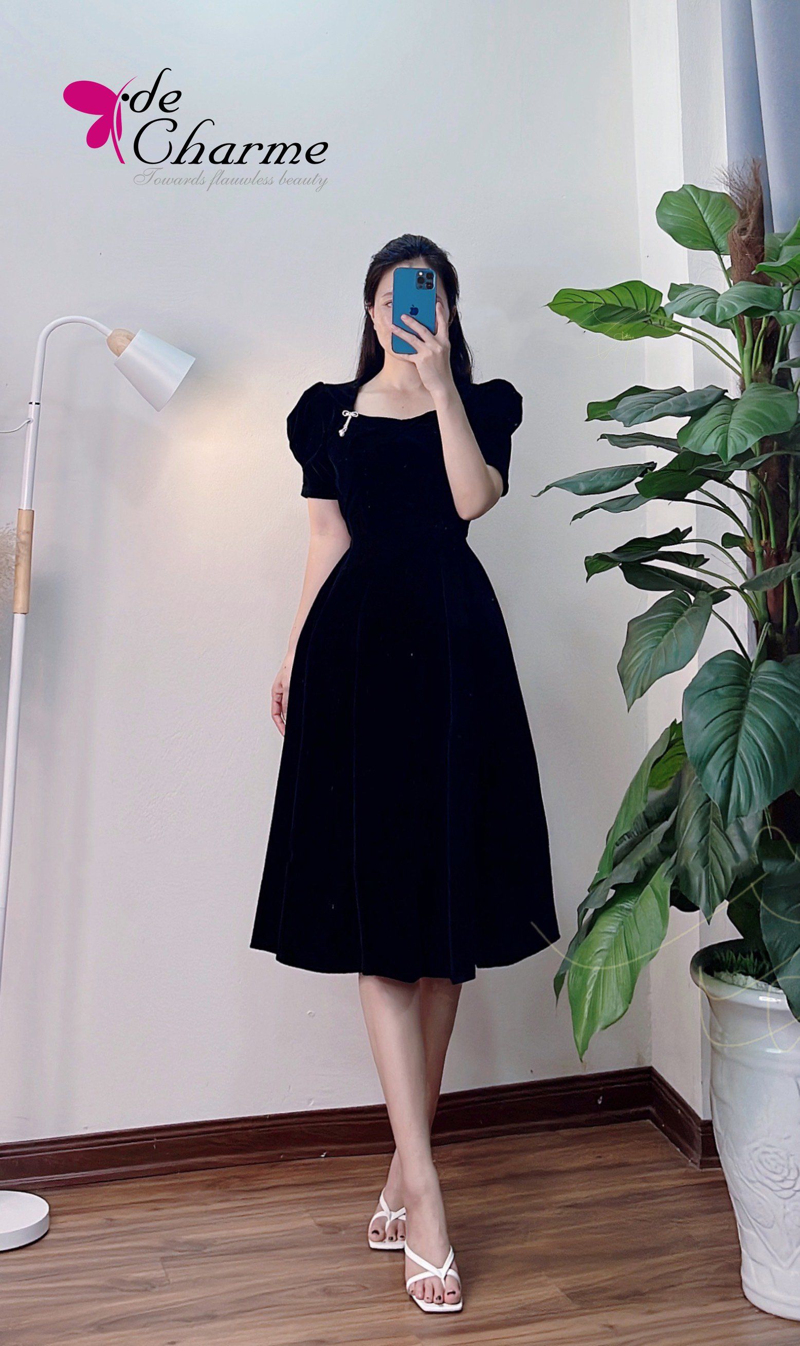 Đầm nhung xòe cổ vuông chéo ngực - Đen - S