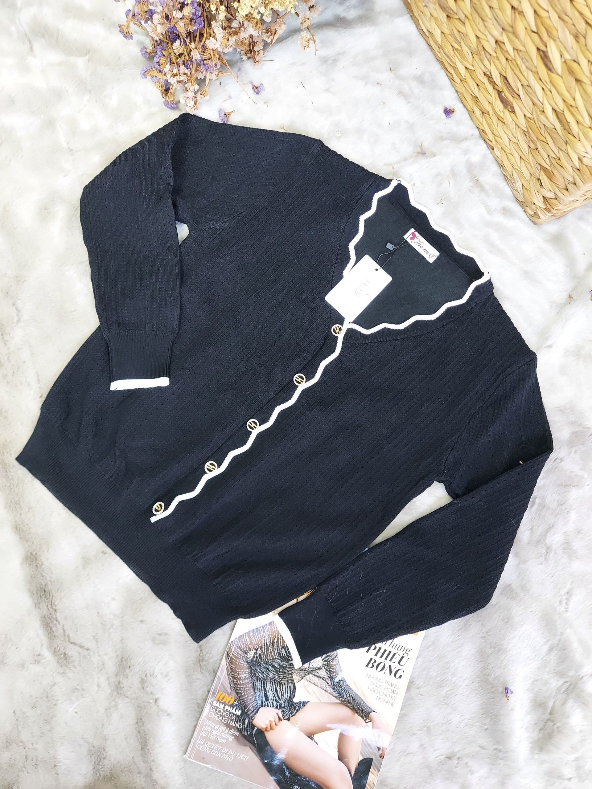 Áo len cổ tim lượn sóng - Đen - Free size