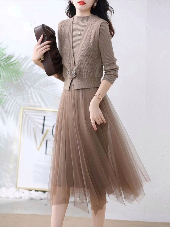Set đầm len chân voan + áo gile - Nâu - Free size