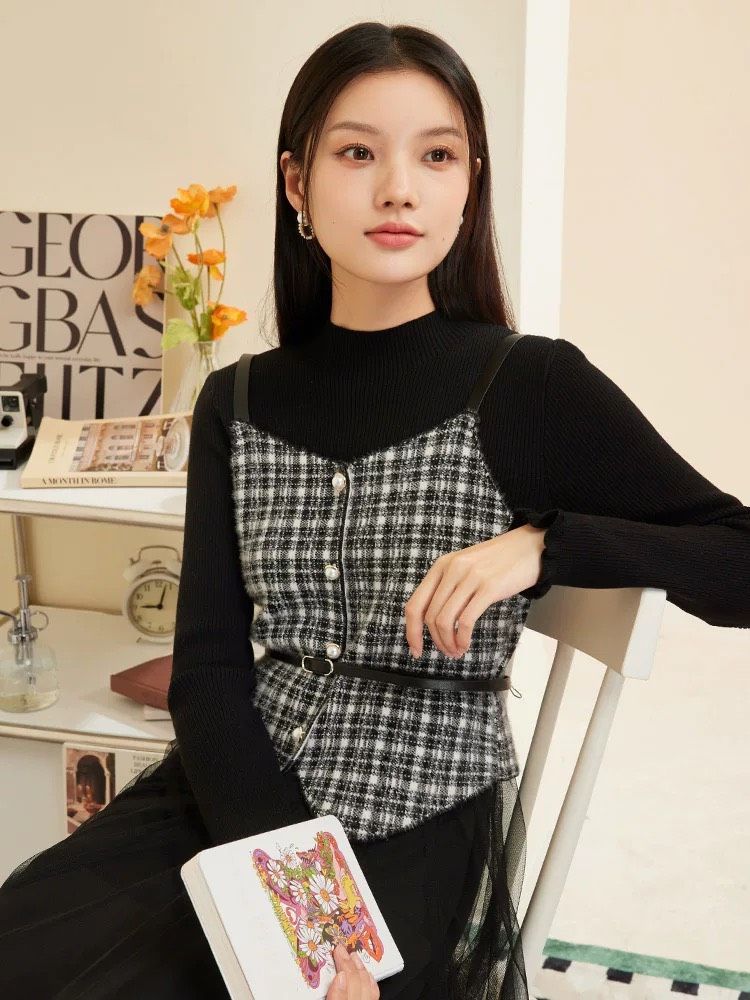 Đầm len chân voan phối yếm - Đen - Free size