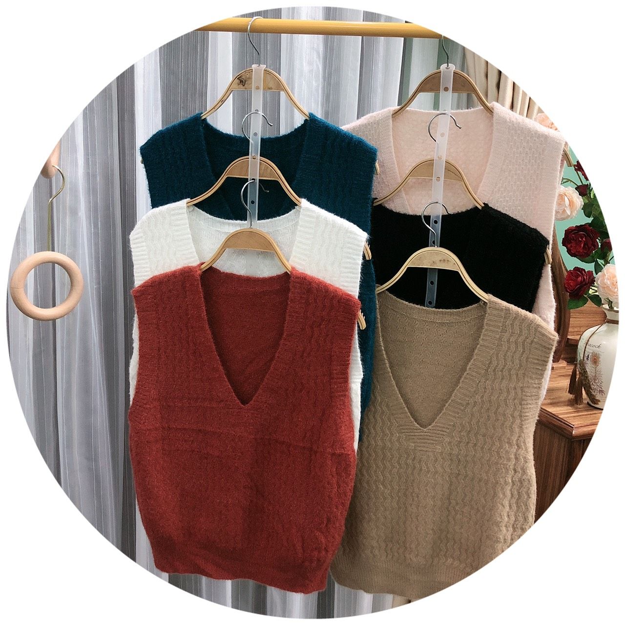 Giảm giá Áo gile len nữ hàn quốc cổ v 3 màu cực dễ phối đồ 🦋 áo len mỏng  trơn nhẹ nhàng - Mua Thông Minh