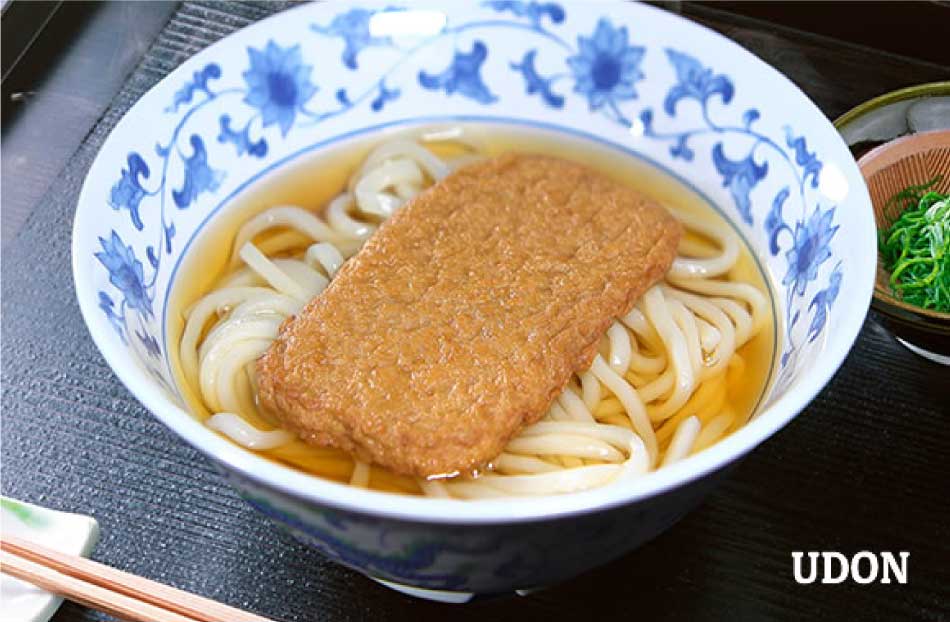 Thanh hải sản Jakoten dùng với mì Udon