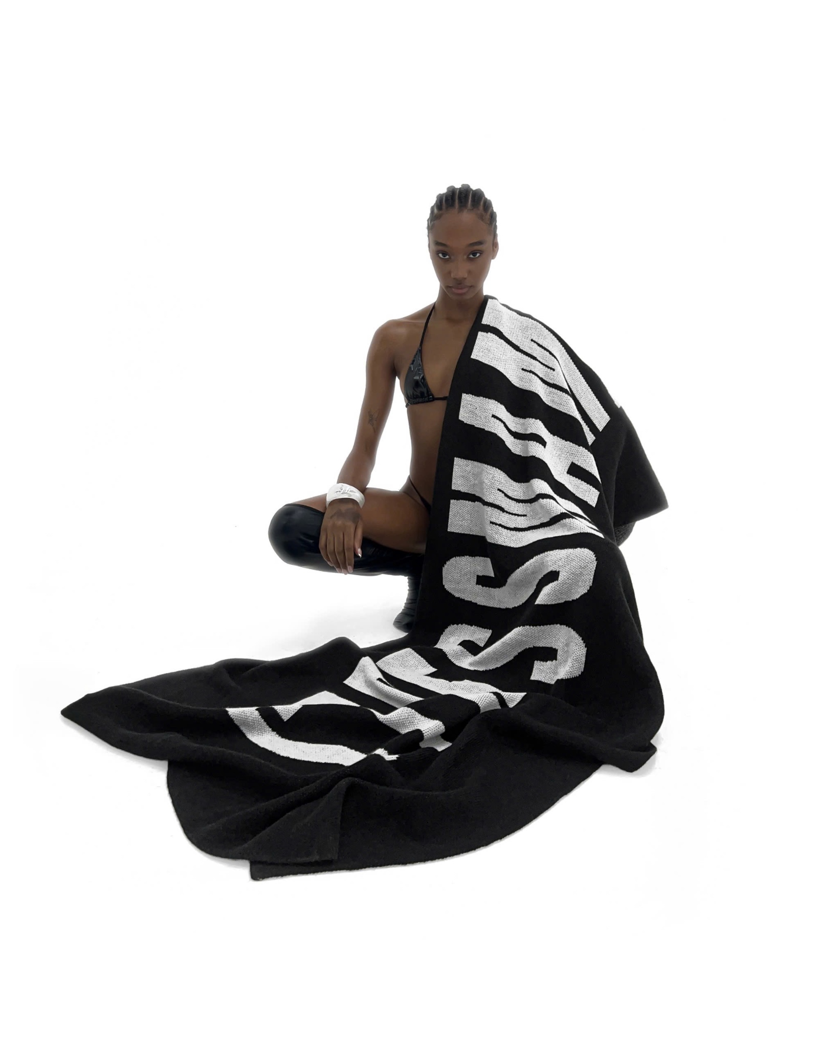 SSMA KNIT TOWEL - BLACK