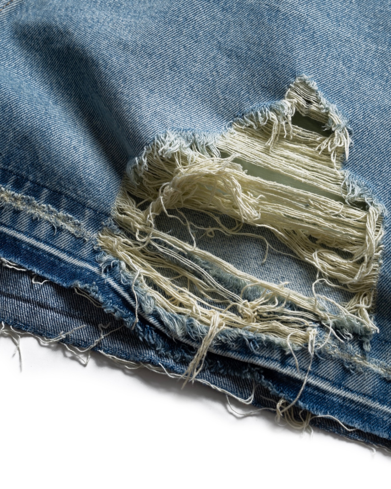 SS26 RIPPED DENIM SHORTS - BLUE