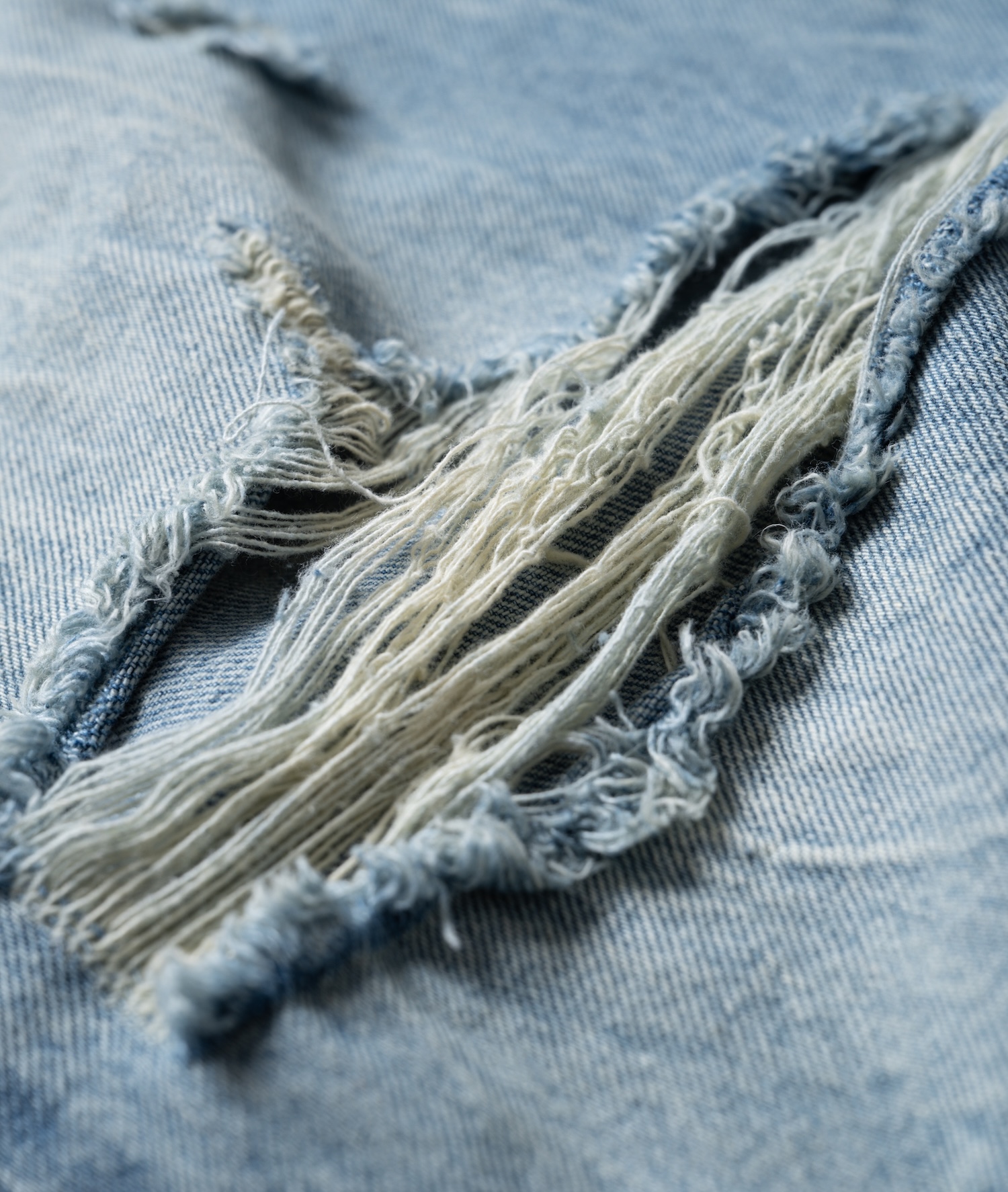 SSMA DISTRESSED RAW HEM JEANS - BLUE