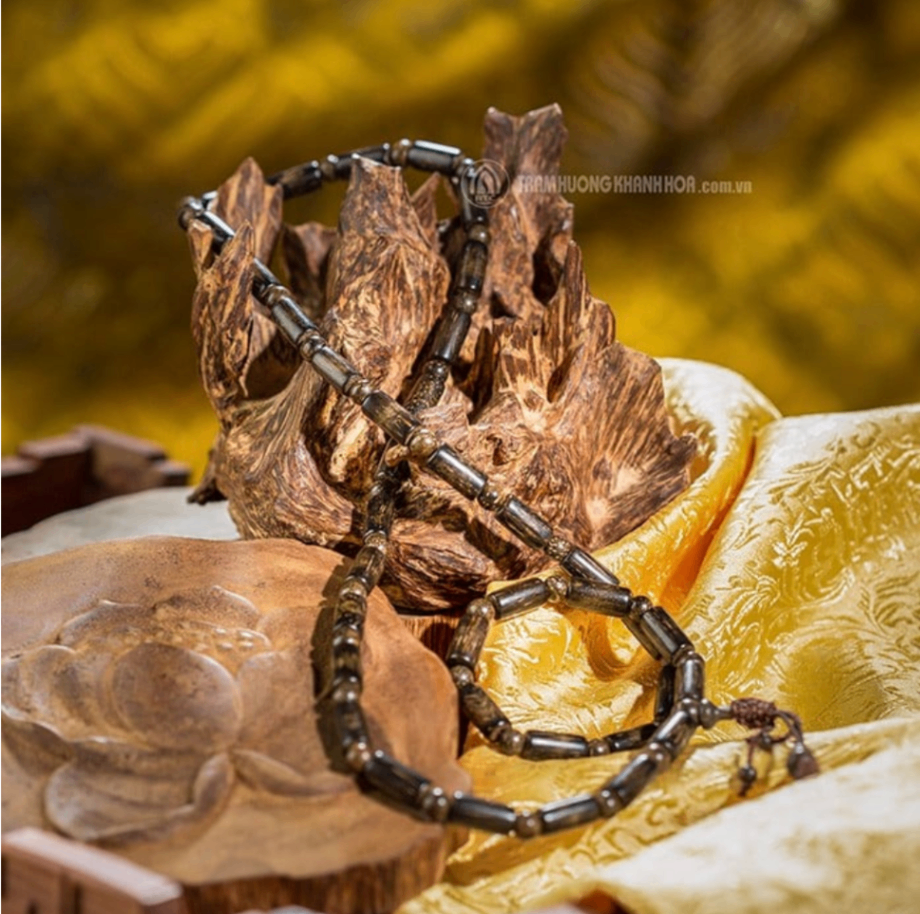 Oud necklaces 172334