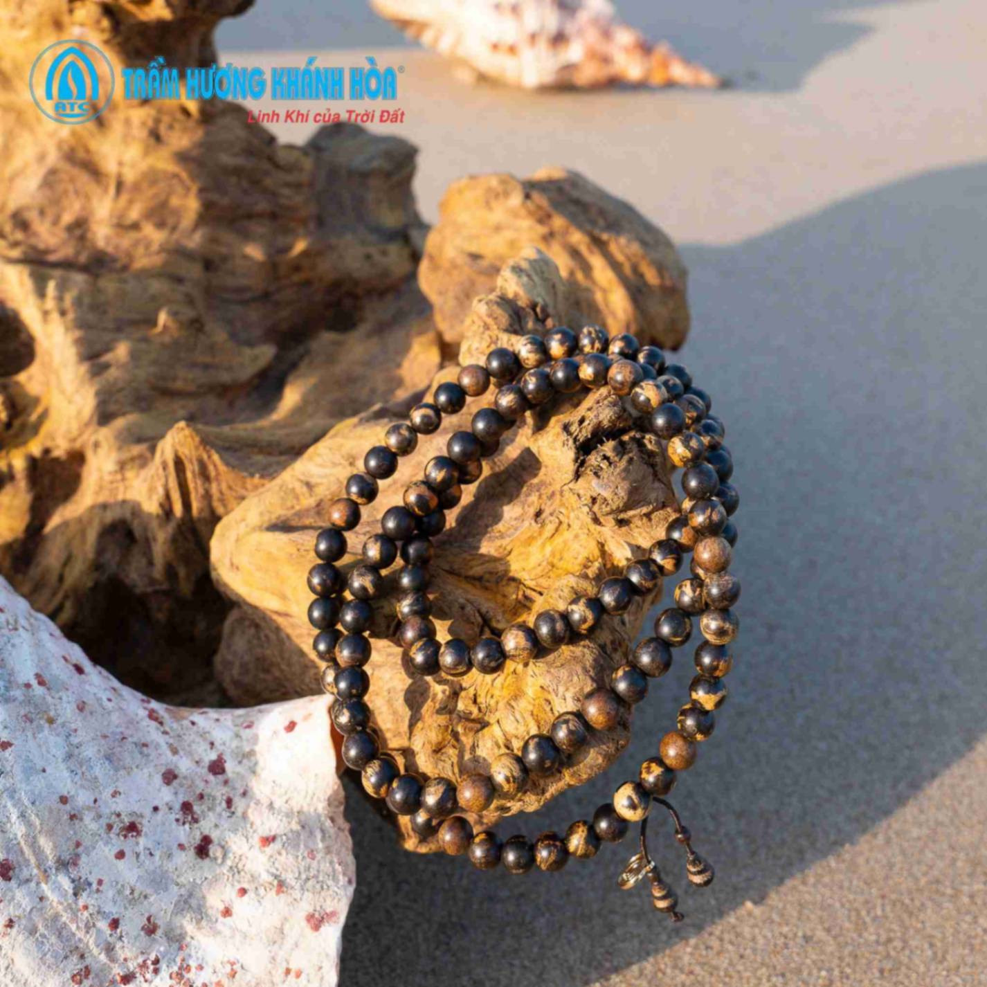 White Oud necklaces (8 mm, 99 beads) 175250